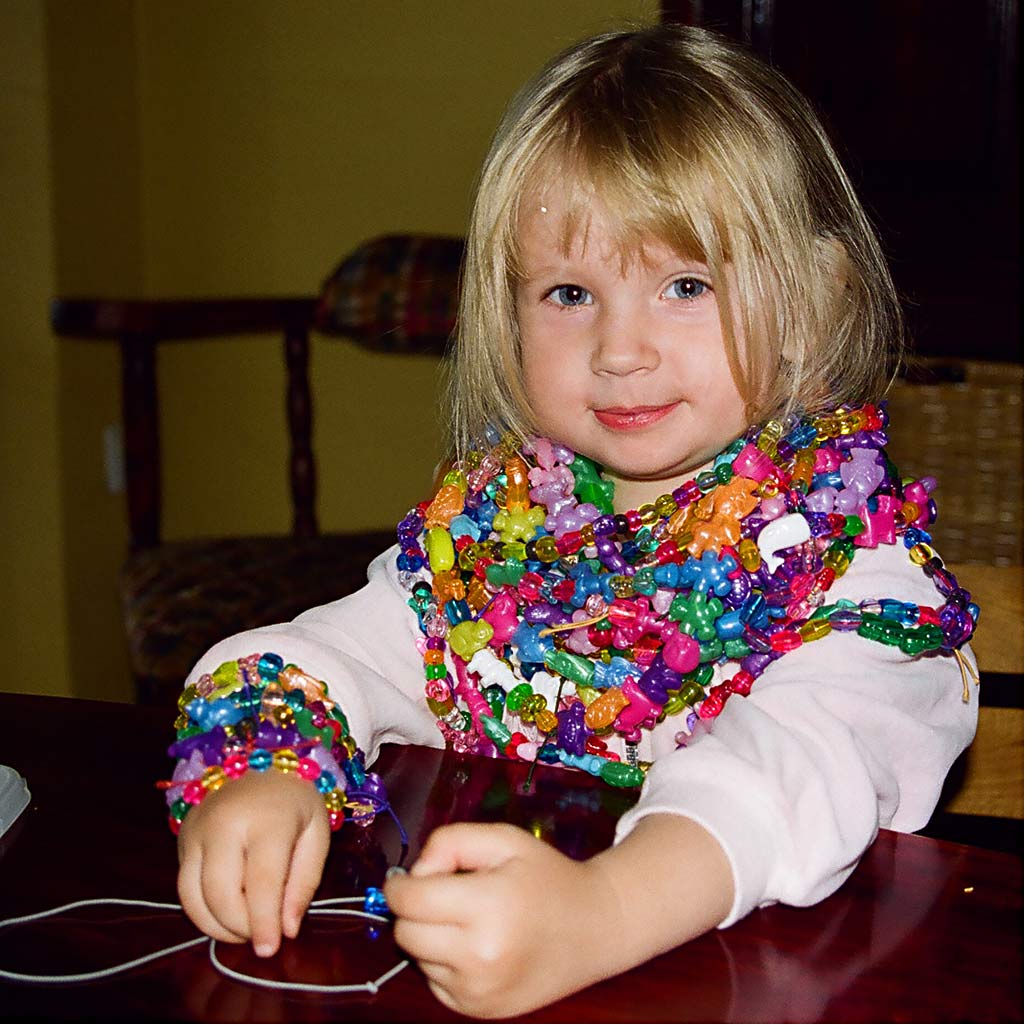 Kunststoffperlen, Größe 6-20 mm, Lochgröße 1,5-6 mm, ca. 8100 Stk, 3000 g, 5700 ml/ 1 Eimer [HOB-61805]